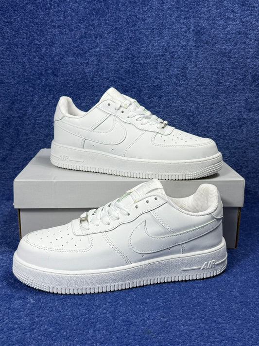 BUTY NIKE AIR FORCE 1 WHITE R.43