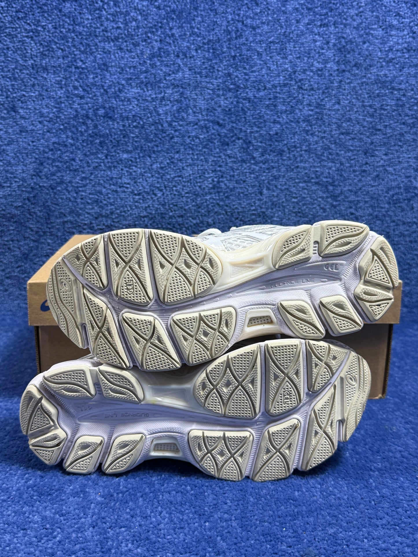 BUTY ASICS GEL CUMULUS 16 R.38