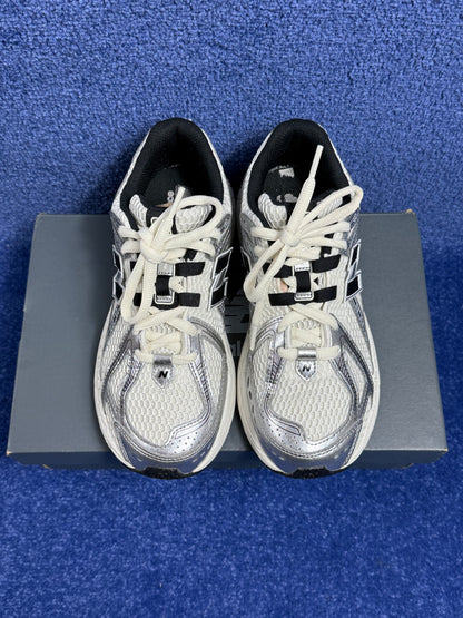 BUTY NEW BALANCE 1906R R.38