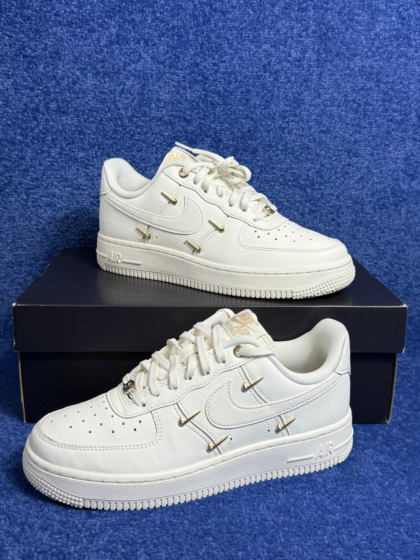 BUTY NIKE AIR FORCE 1 '07 LX R.38