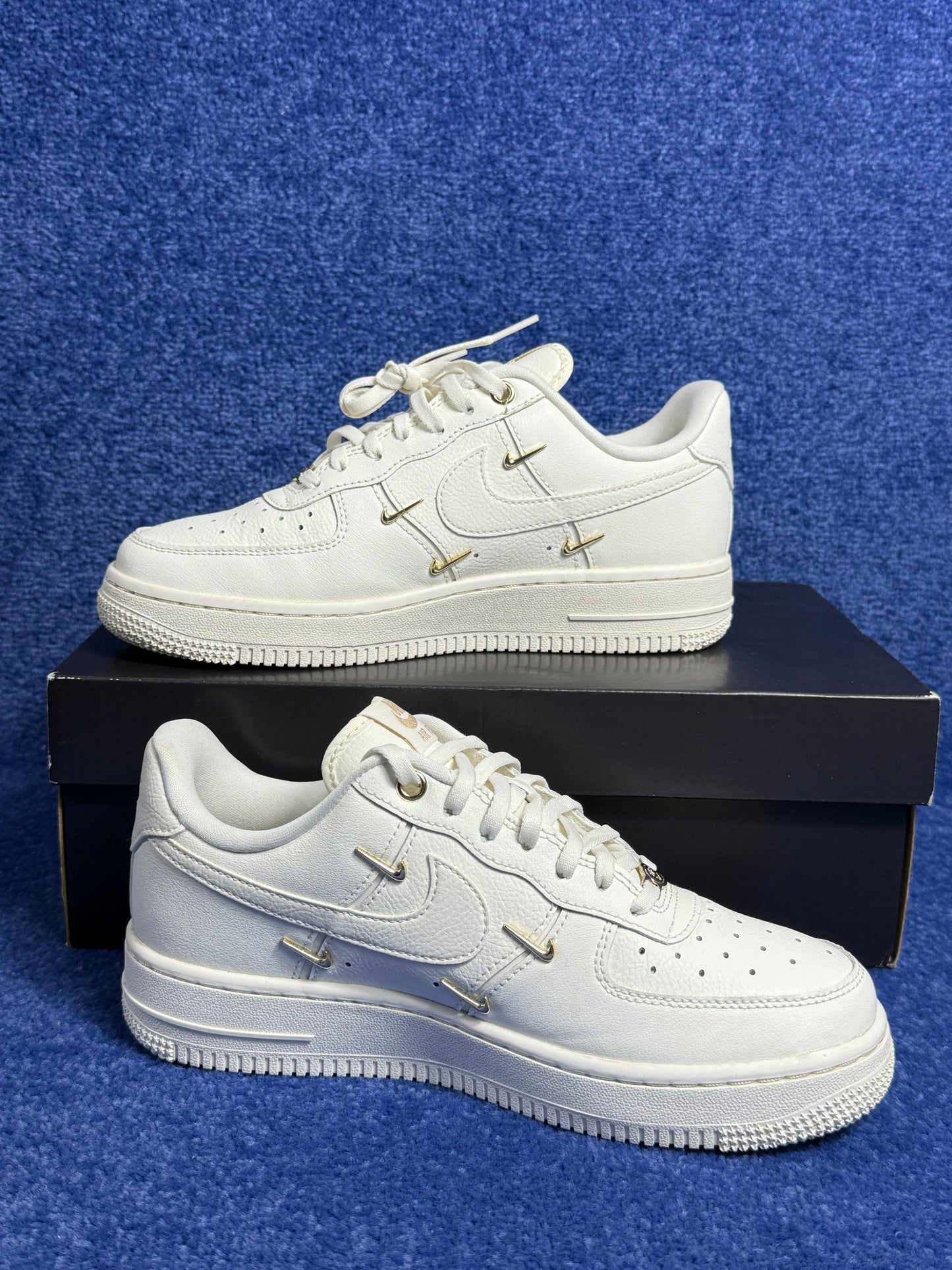 BUTY NIKE AIR FORCE 1 '07 LX R.38