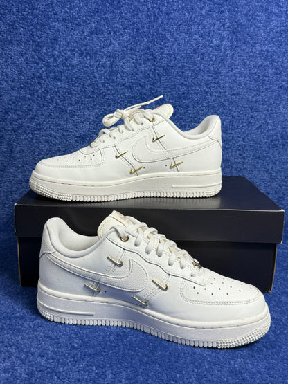 BUTY NIKE AIR FORCE 1 '07 LX R.38