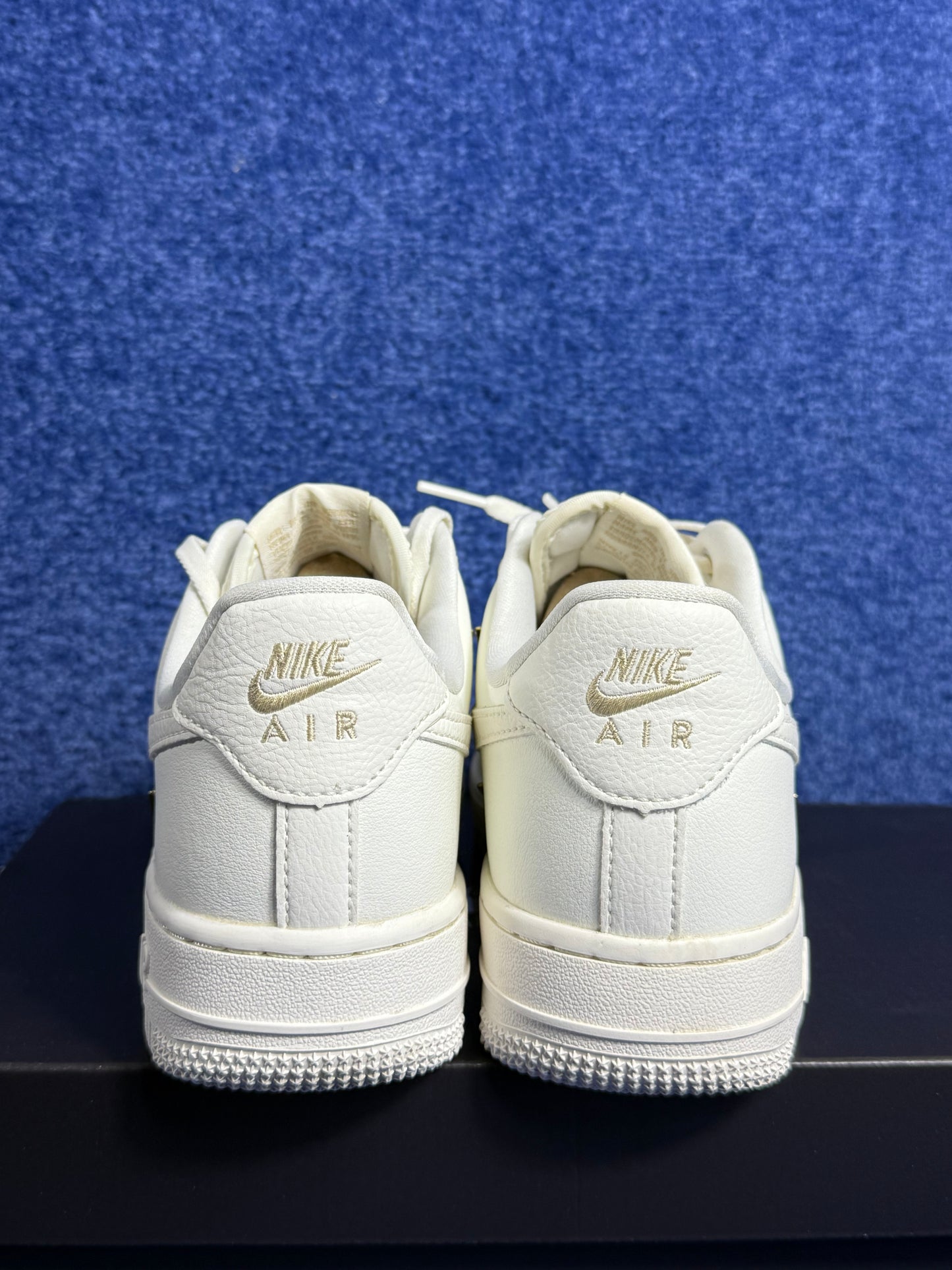 BUTY NIKE AIR FORCE 1 '07 LX R.38