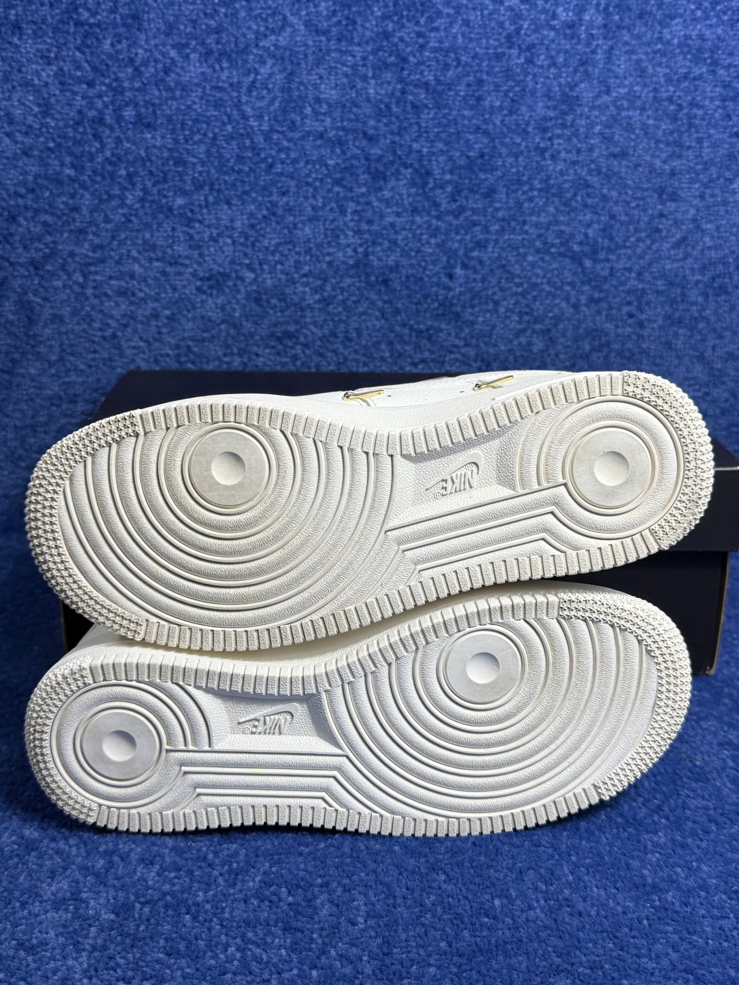 BUTY NIKE AIR FORCE 1 '07 LX R.38