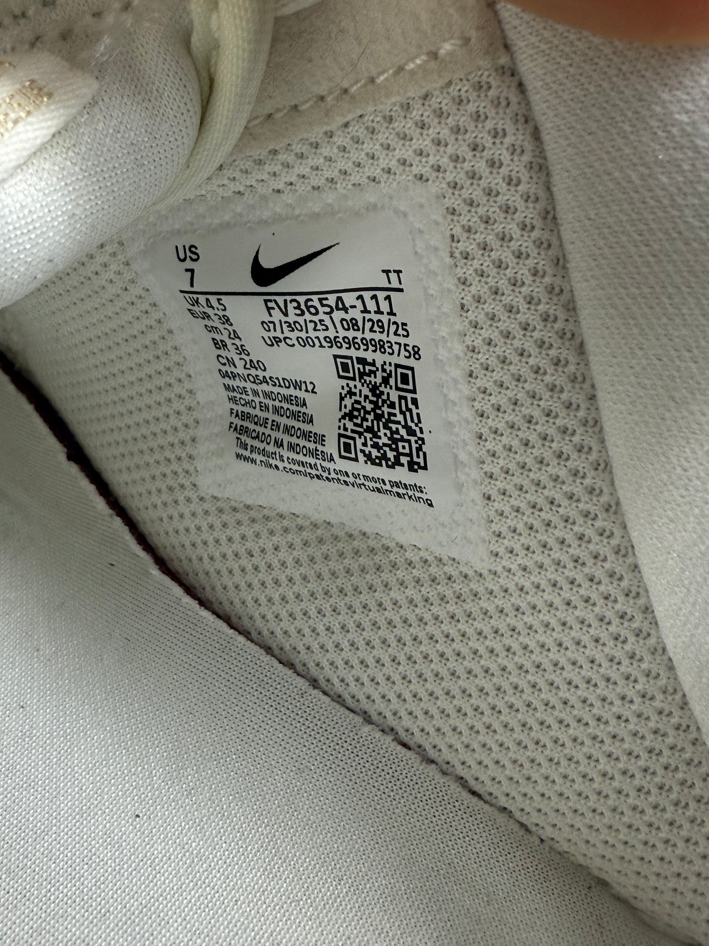 BUTY NIKE AIR FORCE 1 '07 LX R.38