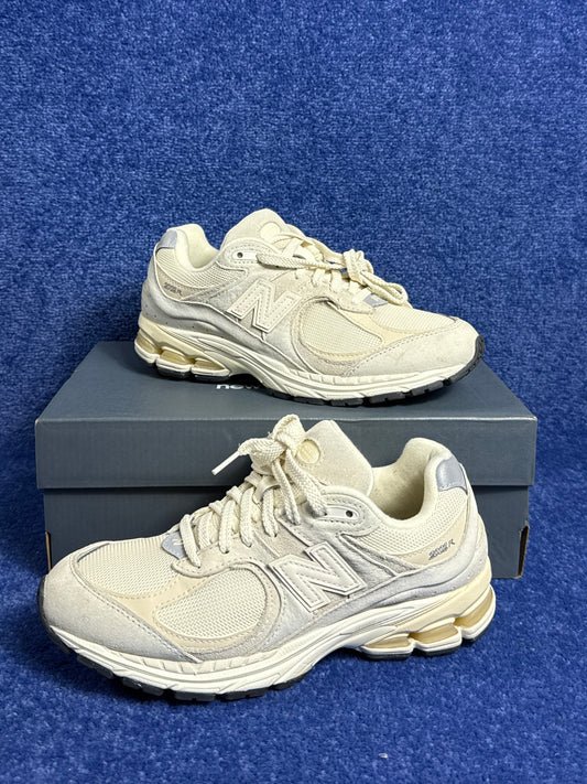 BUTY NEW BALANCE 2002R R.38.5