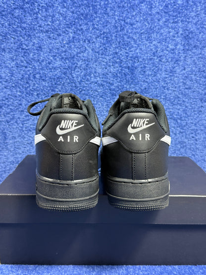 BUTY NIKE AIR FORCE 1 BLACK WHITE R.45