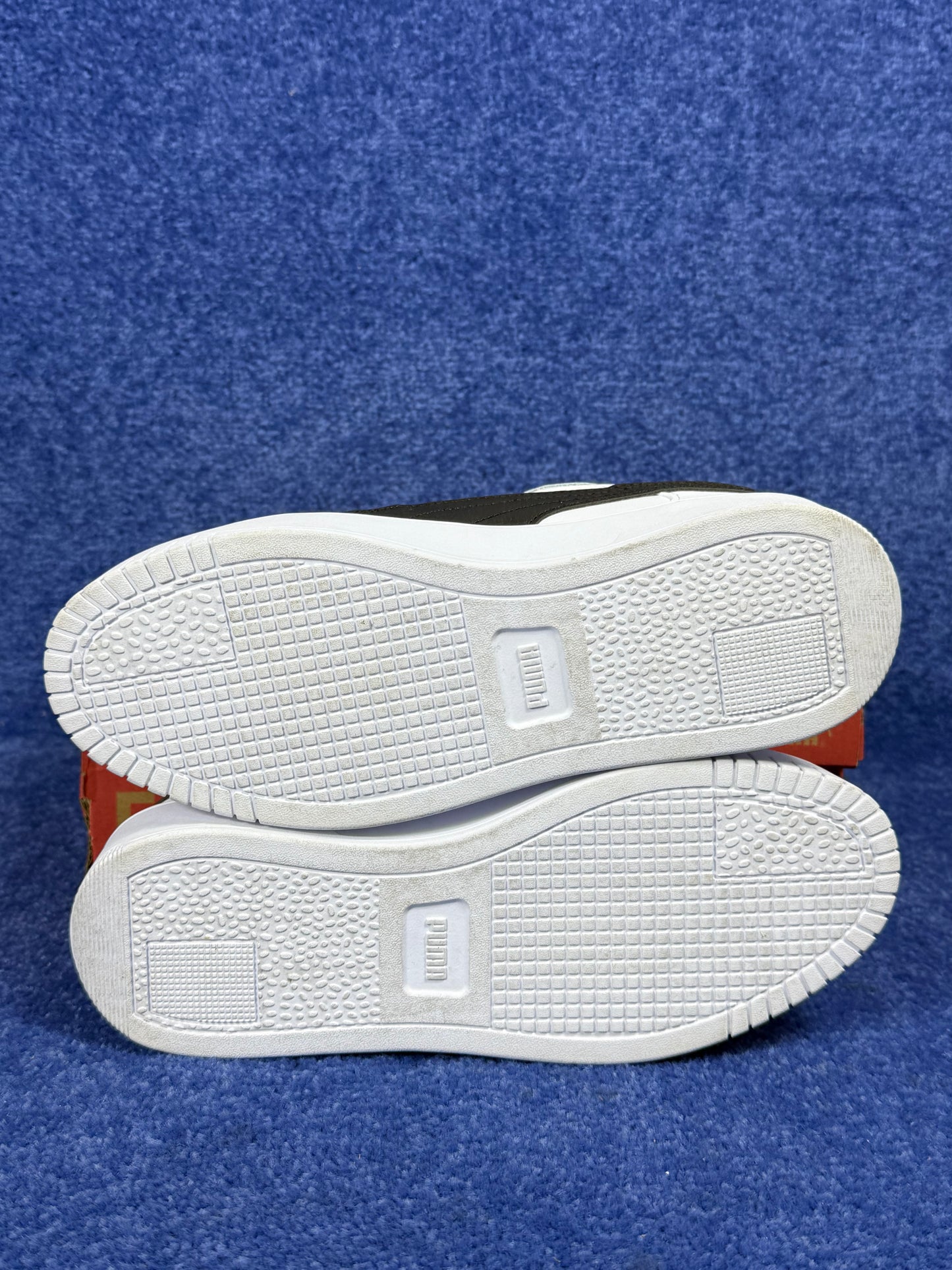 BUTY PUMA CARINA STREET R.39