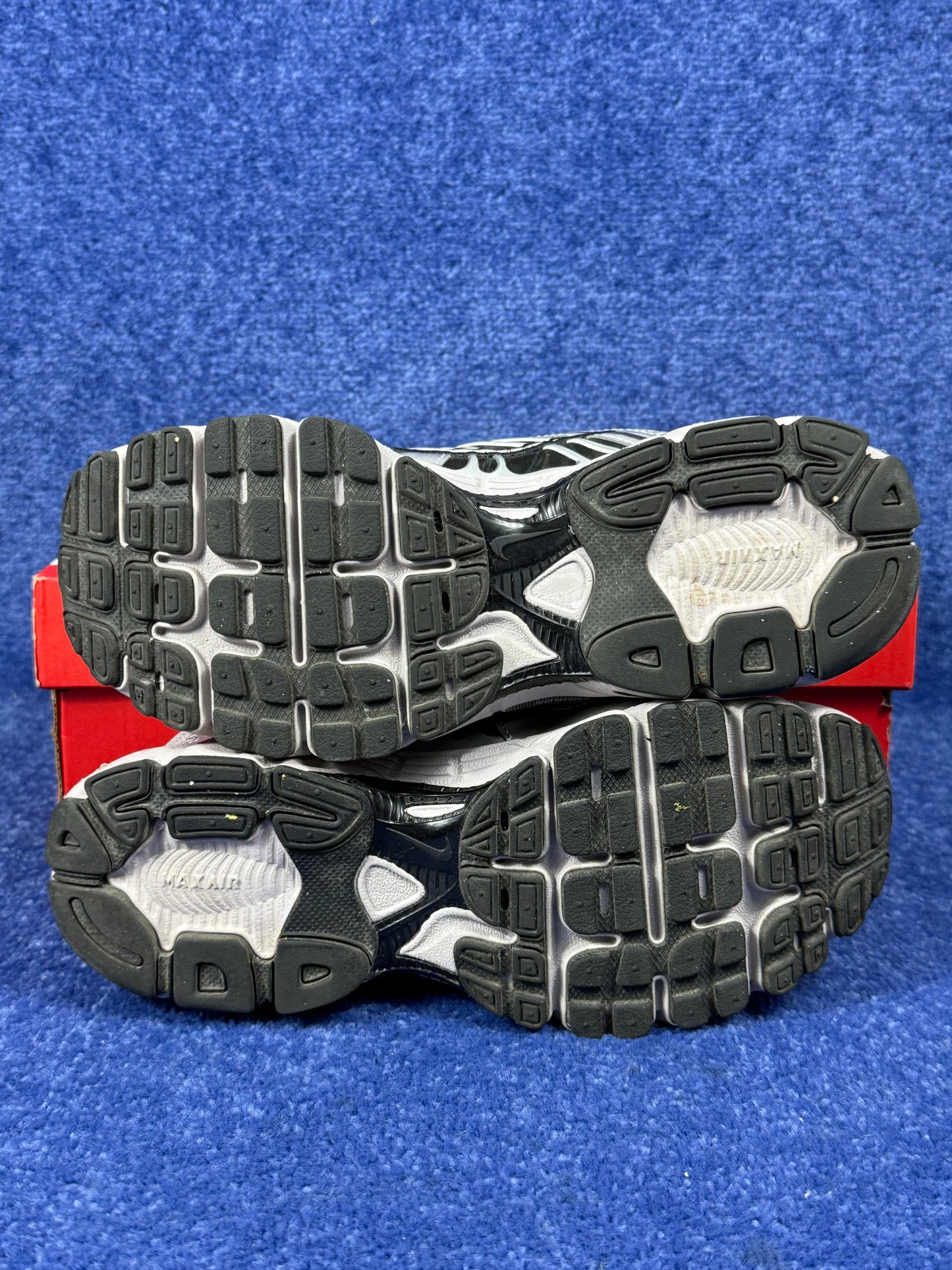 BUTY NIKE AIR MAX MOTO 2K R.39