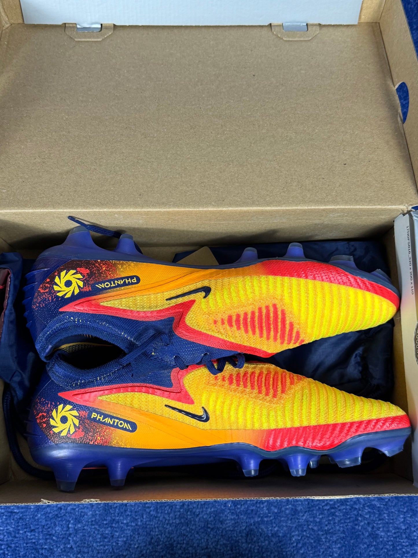 BUTY DO PIŁKI NOŻNEJ KORKI NIKE PAHNTOM 6 LOW ELITE R.45.5